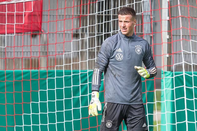 07.10.2020, Loerrach, Deutschland, Gruettpark-Stadion, Deutschland vs. Schweiz U20 - Testspiel , Torwart Diant Ramaj (Germany U20) Schaut (Foto H. Langer) Loerrach Baden Wuerttemberg Deutschland