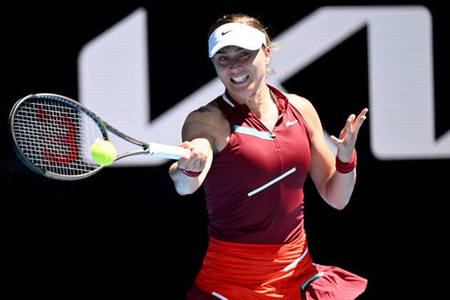 TENNIS AUSTRALIAN OPEN, Paula Badosa of Spain plays a shot during her third round Women?s singles match against Marta Kostyuk of Ukraine on Day 5 of the Australian Open, at Melbourne Park, in Melbourne, Friday, January 21, 2022. ( NO ARCHIVING, EDITORIAL USE ONLY, NO USE IN BOOKS WITHOUT CONSENT MELBOURNE VIC AUSTRALIA  Copyright: xDEANxLEWINSx 20220121001615389141