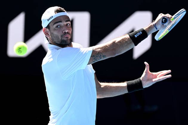 TENNIS AUSTRALIAN OPEN, Matteo Berrettini of Italy during his third round Men?s singles match against Carlos Acaraz of Spain on Day 5 of the Australian Open, at Melbourne Park, in Melbourne, Friday, January 21, 2022. ( NO ARCHIVING, EDITORIAL USE ONLY, NO USE IN BOOKS WITHOUT CONSENT MELBOURNE VIC AUSTRALIA  Copyright: xDAVExHUNTx 20220121001615395816
