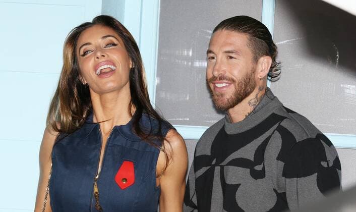 Sport Bilder des Tages Defile Vuitton homme en presence de Sergio Ramos et sa femme Pilar Rubio au Carreau du Temple CELEBRITIES: Defile Vuitton - Paris - 20 01 2022 JonathanRebboah Panoramic  PESRK24022012