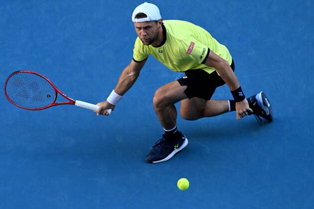 TENNIS AUSTRALIAN OPEN, Radu Albot of Moldova during his third round Men?s singles match against Alexander Zverev of Germany on Day 5 of the Australian Open, at Melbourne Park, in Melbourne, Friday, January 21, 2022. ( NO ARCHIVING, EDITORIAL USE ONLY, NO USE IN BOOKS WITHOUT CONSENT MELBOURNE VIC AUSTRALIA  Copyright: xDEANxLEWINSx 20220121001615409935