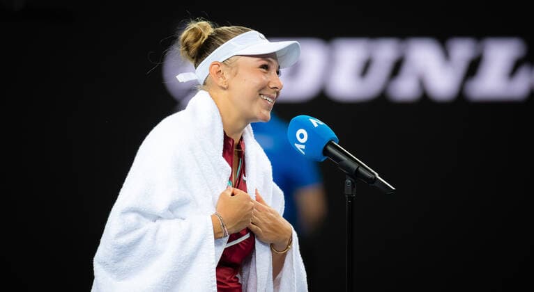 January 21, 2022, MELBOURNE, AUSTRALIA: Amanda Anisimova of the United States in action during the third round at the 2022 Australian Open Grand Slam Tennis Tournament against Naomi Osaka of Japan MELBOURNE AUSTRALIA - ZUMAa181 20220121_zaa_a181_246 Copyright: xRobxPrangex
