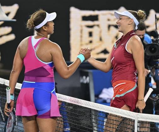 Tennis: Australian Open Amanda Anisimova(R) of the United States shakes hands with Naomi Osaka of Japan after defeating the defending champion in the women s singles third round at the Australian Open tennis tournament in Melbourne on Jan. 21, 2022.  A14AA0001200486P