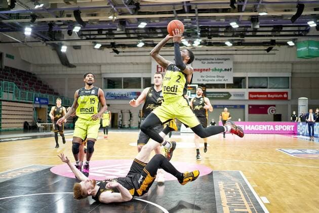 Bilder des Jahres 2022, Sport 01 Januar Sport Themen der Woche KW03 Sport Bilder des Tages medi bayreuth - Basketball Loewen Braunschweig , Basketball, Bundesliga, BBL, Spieltag 18, Spielzeit 2021 2022, 21.01.2022, medi bayreuth - Basketball Loewen Braunschweig , Basketball, Bundesliga, BBL, Spieltag 18, Spielzeit 2021 2022, 21.01.2022, Foto: EIBNER Thorsten OCHS Bayreuth *** medi bayreuth Basketball Loewen Braunschweig , Basketball, Bundesliga, BBL, Spieltag 18, Spielzeit 2021 2022, 21 01 2022, medi bayreuth Basketball Loewen Braunschweig , Basketball, Bundesliga, BBL, Spieltag 18, Spielzeit 2021 2022, 21 01 2022, Foto EIBNER Thorsten OCHS Bayreuth Copyright: xEibner-Pressefoto ThorstenxOchsx EP_TOS