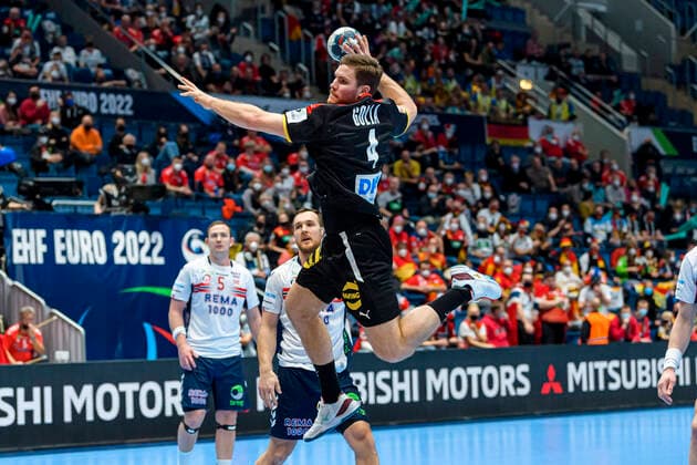 Bratislava, 21. Januar 2022: Handball EHF EM, Hauptrunde, Gruppe 2, Deutschland vs. Norwegen Johannes Golla (Deutschland SG Flensburg) Bratislava Ondreja Nepelu Arena Slovakia