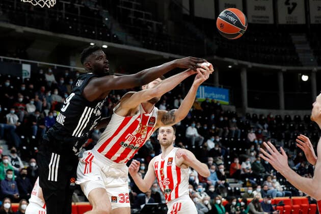 Youssoupha Fall LDLC ASVEL et Kuzmic Ognjen Etoile Rouge Belgrade BASKETBALL : LDLC Asvel vs Etoile Rouge Belgrade - Seniors -men- Round 22 Euroleague men - Lyon - 21 01 2022 StephanePillaud Panoramic 