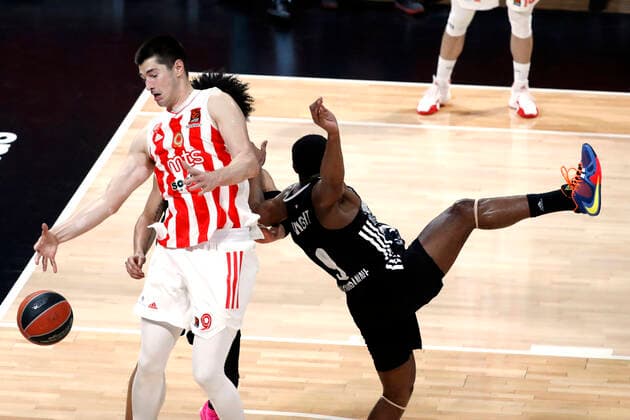 Marcos Knight LDLC ASVEL et Luka Mitrovic Etoile Rouge Belgrade BASKETBALL : LDLC Asvel vs Etoile Rouge Belgrade - Seniors -men- Round 22 Euroleague men - Lyon - 21 01 2022 StephanePillaud Panoramic 