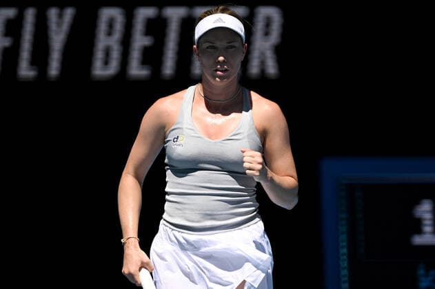 TENNIS AUSTRALIAN OPEN, Danielle Collins of the USA gestures during her third round match against Clara Tauson of Denmark on Day 6 of the Australian Open, at Melbourne Park, in Melbourne, Saturday, January 22, 2022. ( NO ARCHIVING, EDITORIAL USE ONLY, NO USE IN BOOKS WITHOUT CONSENT MELBOURNE VIC AUSTRALIA  Copyright: xDEANxLEWINSx 20220122001615683434