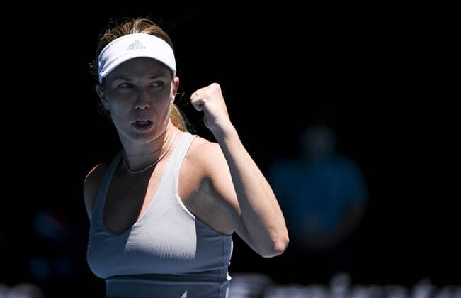 Mandatory Credit: Photo by James Gourley Shutterstock (12765088ae) Danielle Collins celebrates Australian Open, Day Six, Tennis, Melbourne Park, Melbourne, Australia - 22 Jan 2022 Australian Open, Day Six, Tennis, Melbourne Park, Melbourne, Australia - 22 Jan 2022  Copyright: xJamesxGourley Shutterstockx 12765088ae