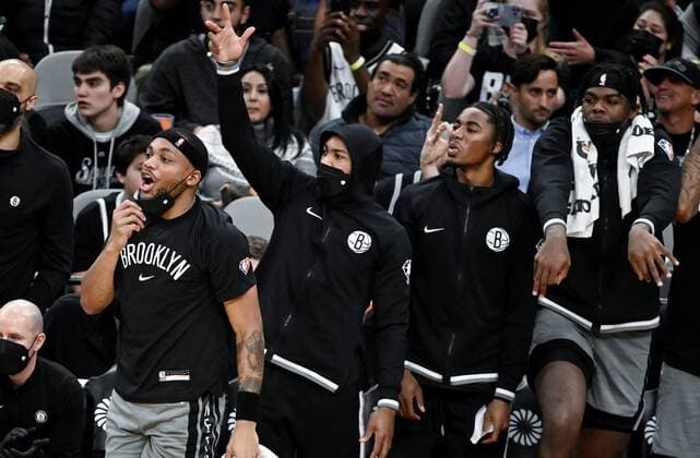 Brooklyn Nets players celebrate a three-point basket during an NBA, Basketball Herren, USA basketball game against the San Antonio Spurs, Friday, 21 January, 2022. Brooklyn won 117-102. Brooklyn Nets vs. San Antonio Spurs !ACHTUNG: NUR REDAKTIONELLE NUTZUNG!  Copyright: xDarrenxAbatex AME378 20220122-449b27b49db47ea3cc0ca4b34890a1d790c60c91
