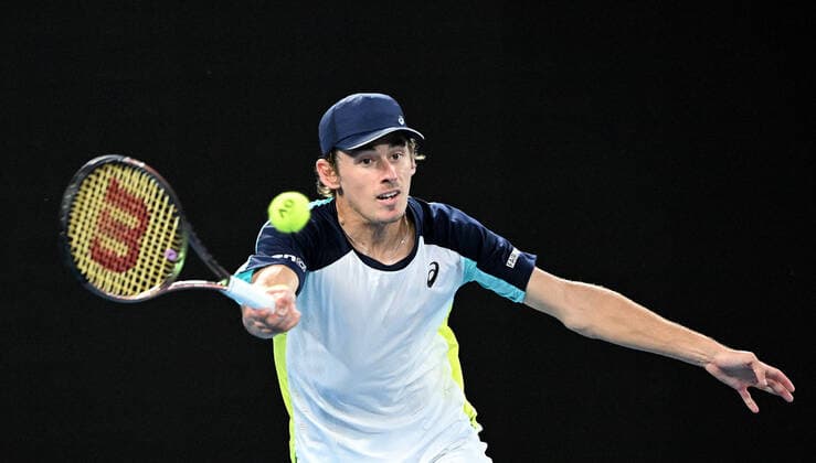 TENNIS AUSTRALIAN OPEN, Alex de Minaur of Australia in action during his third round match against Pablo Andujar of Spain on Day 6 of the Australian Open, at Melbourne Park, in Melbourne, Saturday, January 22, 2022. ( NO ARCHIVING, EDITORIAL USE ONLY, NO USE IN BOOKS WITHOUT CONSENT MELBOURNE VIC AUSTRALIA  Copyright: xDAVExHUNTx 20220122001615830162