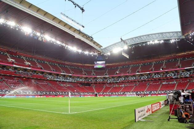 18.12.2021, Vorschau zur Fussball Weltmeisterschaft 2022 in Katar, VAE. Al Bayt Stadium in Al Khor - FIFA World Cup, WM, Weltmeisterschaft, Fussball Stadium (Katar), Es bietet Platz für 60.000 Zuschauer. Das Aussen-Design wie auch der Name geht auf die Bayt al Sha ar, den traditionellen Zelten der Nomaden Katars, zurück. *** 18 12 2021, Preview of the 2022 FIFA World Cup in Qatar, UAE Al Bayt Stadium in Al Khor FIFA World Cup Stadium Qatar , It can accommodate 60 000 spectators The exterior design as well as the name goes back to the Bayt al Sha ar, the traditional tents of the nomads of Qatar