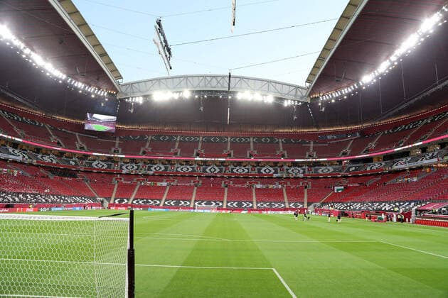 18.12.2021, Vorschau zur Fussball Weltmeisterschaft 2022 in Katar, VAE. Al Bayt Stadium in Al Khor - FIFA World Cup, WM, Weltmeisterschaft, Fussball Stadium (Katar), Es bietet Platz für 60.000 Zuschauer. Das Aussen-Design wie auch der Name geht auf die Bayt al Sha ar, den traditionellen Zelten der Nomaden Katars, zurück. *** 18 12 2021, Preview of the 2022 FIFA World Cup in Qatar, UAE Al Bayt Stadium in Al Khor FIFA World Cup Stadium Qatar , It can accommodate 60 000 spectators The exterior design as well as the name goes back to the Bayt al Sha ar, the traditional tents of the nomads of Qatar