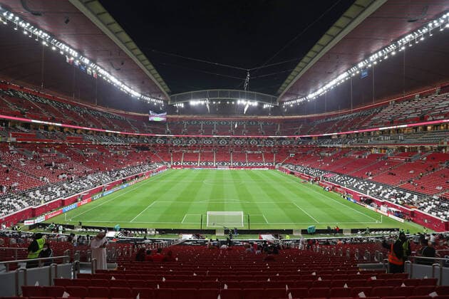 18.12.2021, Vorschau zur Fussball Weltmeisterschaft 2022 in Katar, VAE. Al Bayt Stadium in Al Khor - FIFA World Cup, WM, Weltmeisterschaft, Fussball Stadium (Katar), Es bietet Platz für 60.000 Zuschauer. Das Aussen-Design wie auch der Name geht auf die Bayt al Sha ar, den traditionellen Zelten der Nomaden Katars, zurück.