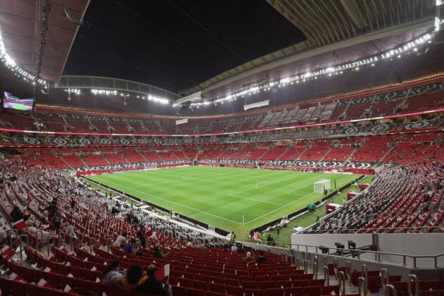 18.12.2021, Vorschau zur Fussball Weltmeisterschaft 2022 in Katar, VAE. Al Bayt Stadium in Al Khor - FIFA World Cup, WM, Weltmeisterschaft, Fussball Stadium (Katar), Es bietet Platz für 60.000 Zuschauer. Das Aussen-Design wie auch der Name geht auf die Bayt al Sha ar, den traditionellen Zelten der Nomaden Katars, zurück. *** 18 12 2021, Preview of the 2022 FIFA World Cup in Qatar, UAE Al Bayt Stadium in Al Khor FIFA World Cup Stadium Qatar , It can accommodate 60 000 spectators The exterior design as well as the name goes back to the Bayt al Sha ar, the traditional tents of the nomads of Qatar