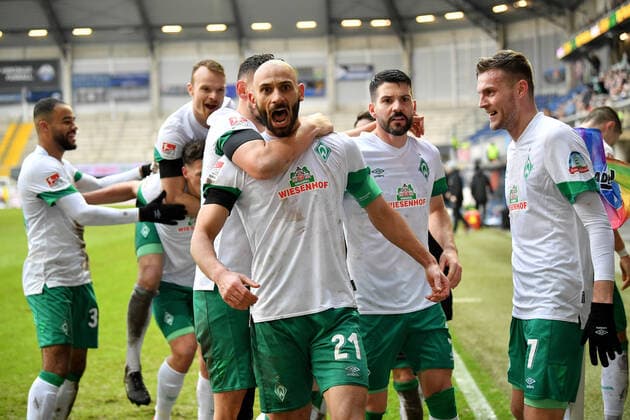 Bilder des Jahres 2022, Sport 01 Januar Sport Themen der Woche KW03 Paderborn, Benteler Arena, 22.01.22, GER, Herren, 2.Bundesliga, Saison 2021-2022, SC Paderborn 07 - SV Werder Bremen Bild: Jubel nach dem Tor zum 3:4 durch Oemer Toprak (Bremen) Nur fuer journalistische Zwecke! Only for editorial use! Gemaess den Vorgaben der DFL Deutsche Fußball Liga ist es untersagt, in dem Stadion und oder vom Spiel angefertigte Fotoaufnahmen in Form von Sequenzbildern und oder videoaehnlichen Fotostrecken zu verwerten bzw. verwerten zu lassen. DFL regulations prohibit any use of photographs as image sequences and or quasi-video. Nordrhein-Westfalen Deutschland *** Paderborn, Benteler Arena, 22 01 22, GER, Men, 2 Bundesliga, Saison 2021 2022, SC Paderborn 07 SV Werder Bremen Bild Jubel nach dem Tor zum 3 4 durch Oemer Toprak Bremen Nur fuer journalistische Zwecke Only for editorial use According to the regulations of the DFL Deutsche Fußball Liga it is prohibited, DFL regulations prohibit any use of photographs as image sequences and or quasi video North Rhine-Westphalia Germany
