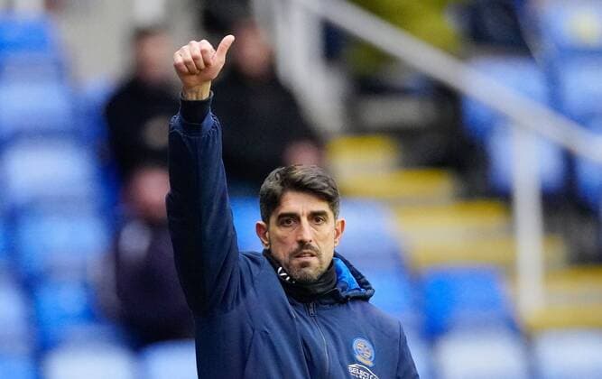 Mandatory Credit: Photo by Dave Shopland Shutterstock (12768219v) Veljko Paunovic Reading Manager gives thumbs up Reading v Huddersfield Town, EFL Sky Bet Championship, Football, Select Car Leasing Stadium, Reading, UK - 22 Jan 2022 EDITORIAL USE ONLY No use with unauthorised audio, video, data, fixture lists, club league logos or live services. Online in-match use limited to 120 images, no video emulation. No use in betting, games or single club league player publications. Reading v Huddersfield Town, EFL Sky Bet Championship, Football, Select Car Leasing Stadium, Reading, UK - 22 Jan 2022 EDITORIAL USE ONLY No use with unauthorised audio, video, data, fixture lists, club league logos or live services. Online in-match use limited to 120 images, no video emulation. No use in betting, games or single club league player publications. Copyright: xDavexShopland Shutterstockx 12768219v
