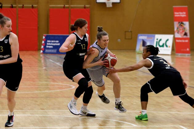 22.01.2022, 2. Toyota Damen Basketball Bundesliga Nord, DBBL, Saison 2021 2022, Damen, Chemcats Chemnitz - USV VIMODROM Baskets Jena Lucile Peroche, ChemCats Chemnitz Chemnitz Sporthalle am Schlossteich Sachsen Germany