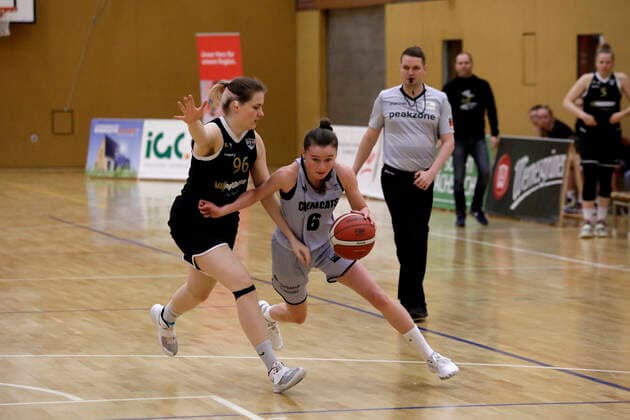 22.01.2022, 2. Toyota Damen Basketball Bundesliga Nord, DBBL, Saison 2021 2022, Damen, Chemcats Chemnitz - USV VIMODROM Baskets Jena Nicole Brochlitz, ChemCats Chemnitz Chemnitz Sporthalle am Schlossteich Sachsen Germany