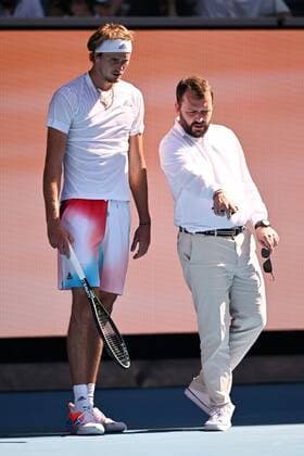 Mandatory Credit: Photo by James Gourley Shutterstock (12765097ep) Alexander Zverev talking with the umpire during his fourth round match Australian Open, Day Seven, Tennis, Melbourne Park, Melbourne, Australia - 23 Jan 2022 Australian Open, Day Seven, Tennis, Melbourne Park, Melbourne, Australia - 23 Jan 2022 Copyright: xJamesxGourley Shutterstockx 12765097ep