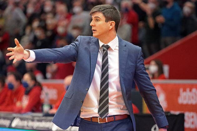 22.01.2022, xovx, Basketball 1. Bundesliga, easy Credit BBL, JobStairs Gießen 46ers - Hamburg Towers Head Coach Pedro Calles (Hamburg Towers) Gießen Sporthalle Ost Hessen Deutschland (DE)