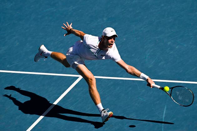 TENNIS AUSTRALIAN OPEN, Denis Shapovalov of Canada plays a shot during his 4th round match against Alexander Zverev of Germany on Day 7 of the Australian Open at Melbourne Park in Melbourne, Sunday, January 23, 2022. ( NO ARCHIVING, EDITORIAL USE ONLY, NO USE IN BOOKS WITHOUT CONSENT MELBOURNE VIC AUSTRALIA  Copyright: xDEANxLEWINSx 20220123001616134524