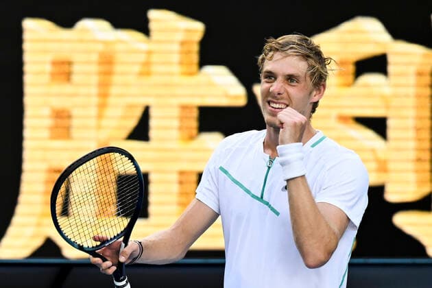 TENNIS AUSTRALIAN OPEN, Denis Shapovalov of Canada celebrates after winning his 4th round match against Alexander Zverev of Germany on Day 7 of the Australian Open at Melbourne Park in Melbourne, Sunday, January 23, 2022. ( NO ARCHIVING, EDITORIAL USE ONLY, NO USE IN BOOKS WITHOUT CONSENT MELBOURNE VIC AUSTRALIA  Copyright: xDEANxLEWINSx 20220123001616147039