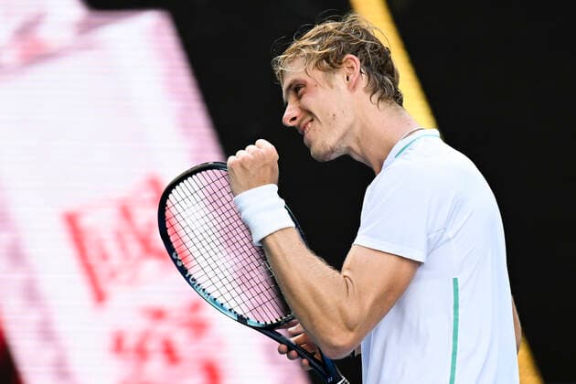 TENNIS AUSTRALIAN OPEN, Denis Shapovalov of Canada celebrates after winning his 4th round match against Alexander Zverev of Germany on Day 7 of the Australian Open at Melbourne Park in Melbourne, Sunday, January 23, 2022. ( NO ARCHIVING, EDITORIAL USE ONLY, NO USE IN BOOKS WITHOUT CONSENT MELBOURNE VIC AUSTRALIA  Copyright: xDEANxLEWINSx 20220123001616147083