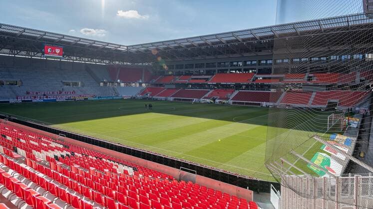Stadion Innenl, leere Raenge, leere Tribuenen, Sonderspielbetrieb, , SC Freiburg vs VfB Stuttgart, Fussball, Herren, 1. Bundesliga, 20. Spieltag, Saison 21 22, GER, 22.01.2022, DFL REGULATIONS PROHIBIT ANY USE OF PHOTOGRAPHS AS IMAGE SEQUENCES AND OR QUASI-VIDEO, SC Freiburg vs VfB Stuttgart, Fussball, Herren, 1. Bundesliga, 20. Spieltag, Saison 21 22, GER, 22.01.2022 Freiburg im Breisgau Copyright: xWolfgangxFrank Eibner-Pressefotox EP_EER