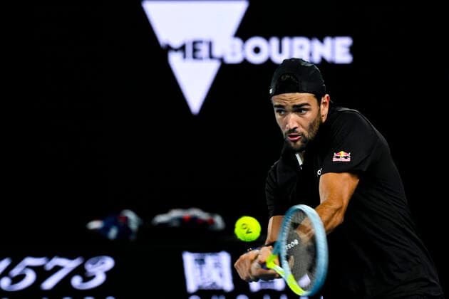 TENNIS AUSTRALIAN OPEN, Matteo Berrettini of Italy plays a shot during his 4th round match against Pablo Carreno Busta of Spain on Day 7 of the Australian Open at Melbourne Park in Melbourne, Sunday, January 23, 2022. ( NO ARCHIVING, EDITORIAL USE ONLY, NO USE IN BOOKS WITHOUT CONSENT MELBOURNE VIC AUSTRALIA  Copyright: xDEANxLEWINSx 20220123001616173884