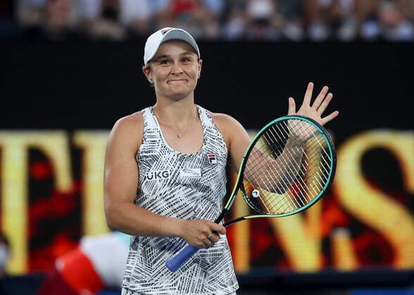 Ashleigh Barty (AUS) winkt und bedankt sich bei den Zuschauern, Fans nach dem Sieg Copyright: xJuergenxHasenkopfx