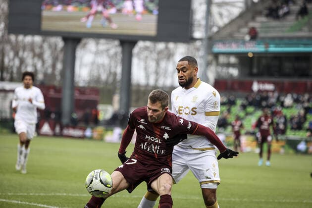 Thomas Delaine 17 (FC Metz) et Amavi Jordan 12 (NICE) FOOTBALL : Metz vs Nice - Ligue 1 -23 01 2022 ElyxandroCegarra Panoramic 