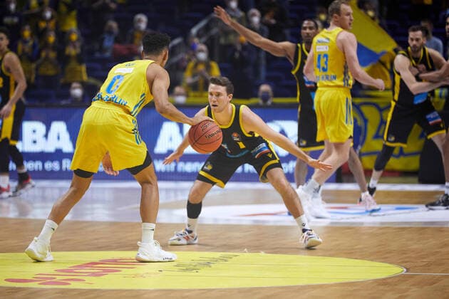 Angriff Alba Berlin,Tim Schneider (Alba Berlin, 10),GER,Basketball,BBL,18. Spieltag,Saison 2021 2022,Alba Berlin gegen MHP Riesen Ludwigsburg,23.01.2022, 15:00, GER, Basketball,BBL,18. Spieltag,Saison 2021 2022,Alba Berlin gegen MHP Riesen Ludwigsburg,23.01.2022, 15:00,Foto: Eibner Gerd Gruhn Berliin Copyright: xGerdxGruhnx EP_GGN