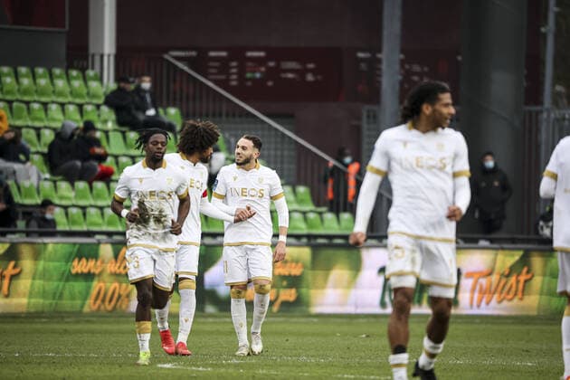 Joie des joueurs de l equipe Nice apres le but de Gouiri Amine 11 (NICE) Costa Dante 4 (NICE) FOOTBALL : Metz vs Nice - Ligue 1 -23 01 2022 ElyxandroCegarra Panoramic 