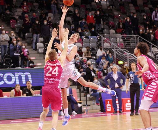 Telekom Baskets Bonn vs. Tomas Kyzlink Brose Bamberg easyCredit BBL 1. Bundesliga , Saison 2021 2022 , Hauptrunde 18. Spieltag