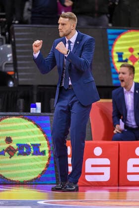 easyCredit BBL, Telekom Baskets Bonn vs. Brose Bamberg, 23.01.2022 Headcoach Tuomas Iisalo (Telekom Baskets Bonn), easyCredit BBL, Telekom Baskets Bonn vs. Brose Bamberg am 23.01.2022 im Telekom Dome Bonn, Bonn (Nordrhein-Westfalen) Copyright: xBEAUTIFULxSPORTS Mueller-Laschetx