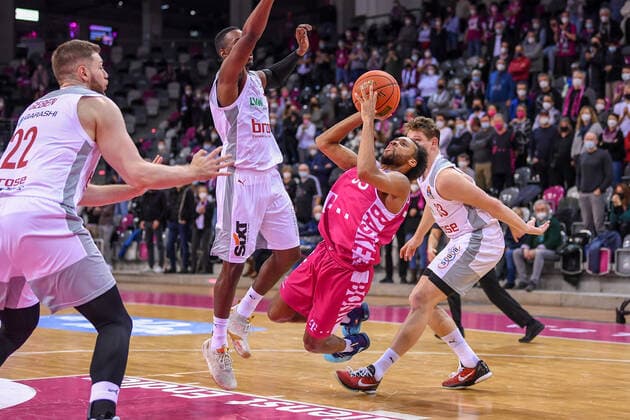 easyCredit BBL, Telekom Baskets Bonn vs. Brose Bamberg, 23.01.2022 Parker Jackson-Cartwright (Telekom Baskets Bonn, 33), easyCredit BBL, Telekom Baskets Bonn vs. Brose Bamberg am 23.01.2022 im Telekom Dome Bonn, Bonn (Nordrhein-Westfalen) Copyright: xBEAUTIFULxSPORTS Mueller-Laschetx