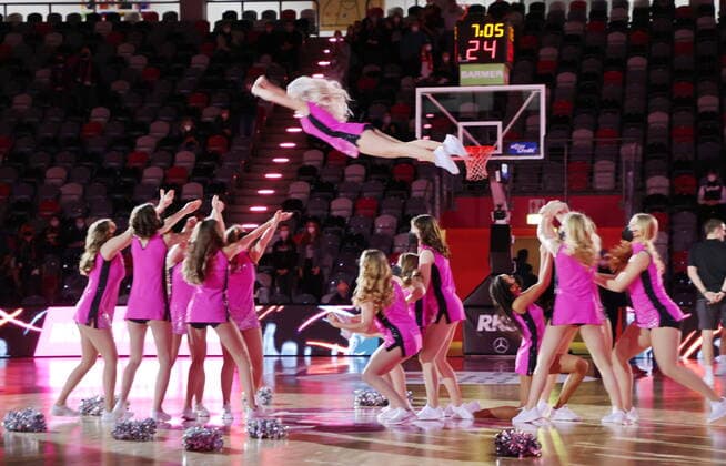 Baskets Danceteam - Cheerlader der Telekom Baskets Bonn vs. Brose Bamberg easyCredit BBL 1. Bundesliga , Saison 2021 2022 , Hauptrunde 18. Spieltag