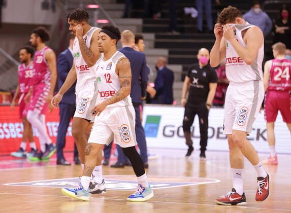 Telekom Baskets Bonn vs. Brose Bamberg easyCredit BBL 1. Bundesliga , Saison 2021 2022 , Hauptrunde 18. Spieltag