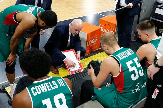 Basketball FIBA Europa Cup 3. Spieltag Gruppe I Runde 2 in der Oberfrankenhalle in Bayreuth Saison 2021-2022 Medi Bayreuth gegen Legia Warszawa Wojciech Kaminski (Legia Warszawa Trainer)