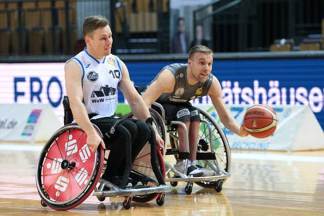 23.01.2022, xovx, Rollstuhlbasketball Bundesliga RBBL, RSV Lahn Dill - BBC Münsterland v.l. Phillip Schorp (BBC Münsterland), Thomas Böhme (RSV Lahn Dill) Wetzlar Buderus-Arena Hessen Deutschland (DE)