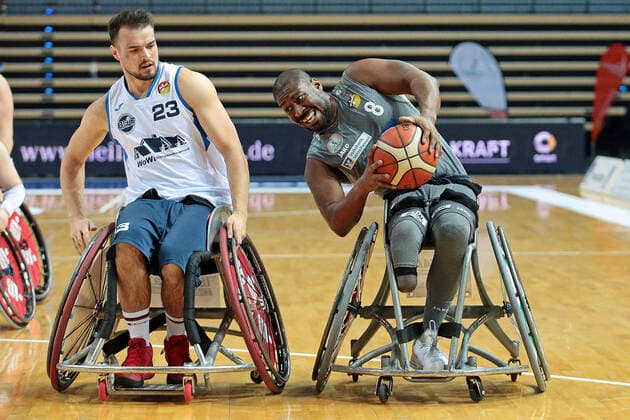 23.01.2022, xovx, Rollstuhlbasketball Bundesliga RBBL, RSV Lahn Dill - BBC Münsterland v.l. Sören Müller (BBC Münsterland), Brian Bell (RSV Lahn Dill) Wetzlar Buderus-Arena Hessen Deutschland (DE)