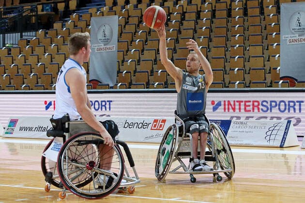23.01.2022, xovx, Rollstuhlbasketball Bundesliga RBBL, RSV Lahn Dill - BBC Münsterland v.l. Julian Lammering (BBC Münsterland), Thomas Böhme (RSV Lahn Dill) Wetzlar Buderus-Arena Hessen Deutschland (DE)