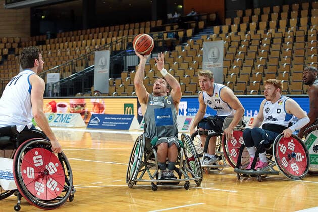23.01.2022, xovx, Rollstuhlbasketball Bundesliga RBBL, RSV Lahn Dill - BBC Münsterland v.l. Mattijs Bellers (BBC Münsterland), Jannik Blair (RSV Lahn Dill), Julian Lammering (BBC Münsterland), Sören Gebauer (BBC Münsterland) Wetzlar Buderus-Arena Hessen Deutschland (DE)