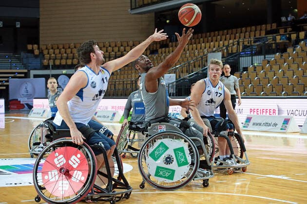 23.01.2022, xovx, Rollstuhlbasketball Bundesliga RBBL, RSV Lahn Dill - BBC Münsterland v.l. Thomas Böhme (RSV Lahn Dill), Mattijs Bellers (BBC Münsterland), Hiroaki Kozai (RSV Lahn Dill), Brian Bell (RSV Lahn Dill), Julian Lammering (BBC Münsterland) Wetzlar Buderus-Arena Hessen Deutschland (DE)