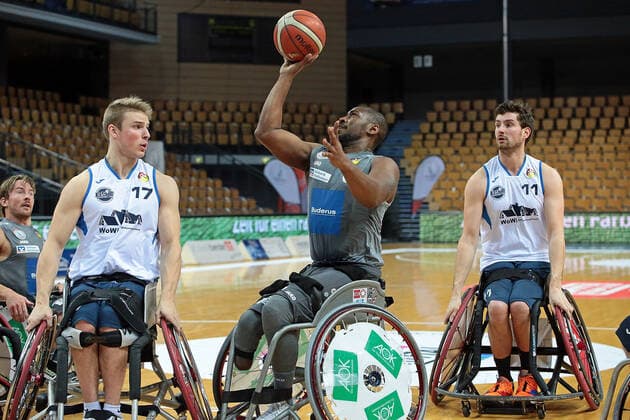 23.01.2022, xovx, Rollstuhlbasketball Bundesliga RBBL, RSV Lahn Dill - BBC Münsterland v.l. Jannik Blair (RSV Lahn Dill), Julian Lammering (BBC Münsterland), Brian Bell (RSV Lahn Dill), Mattijs Bellers (BBC Münsterland) Wetzlar Buderus-Arena Hessen Deutschland (DE)