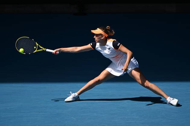 TENNIS AUSTRALIAN OPEN, Elise Mertens of Belgium in action during her 4th round match against Danielle Collins of the USA on Day 8 of the Australian Open, at Melbourne Park, in Melbourne, Monday, January 24, 2022. ( NO ARCHIVING, EDITORIAL USE ONLY, NO USE IN BOOKS WITHOUT CONSENT MELBOURNE VIC AUSTRALIA  Copyright: xDAVExHUNTx 20220124001616428330