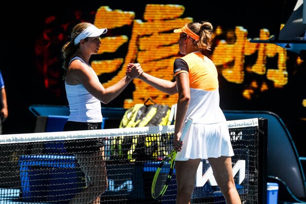 January 24, 2022: MELBOURNE, AUSTRALIA - JANUARY 24: Danielle Collins of USA on her way to beating Elise Mertens of Belgium on day 8 of the 2022 Australian Open at Melbourne Park on January 24, 2022 in Melbourne, Australia. - ZUMAp121 20220124_zsp_p121_025 Copyright: xChrisxPutnamx