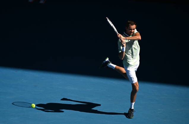 TENNIS AUSTRALIAN OPEN, Daniil Medvedev of Russia in action during his 4th round singles match against Maxime Cressy of the USA on Day 8 of the Australian Open, at Melbourne Park, in Melbourne, Monday, January 24, 2022.( NO ARCHIVING, EDITORIAL USE ONLY, NO USE IN BOOKS WITHOUT CONSENT MELBOURNE VIC AUSTRALIA  Copyright: xDEANxLEWINSx 20220124001616509580