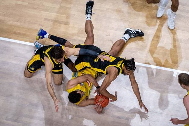 Basketball Berlin 23.01.2022 Saison 2021 2022 1. Bundesliga easyCredit BBL Alba Berlin - MHP Riesen Ludwigsburg Oscar Da Silva (Alba Berlin, No.01) Justin Simon (Ludwigsburg, No.05) Ethan Happ (Ludwigsburg, No.24)